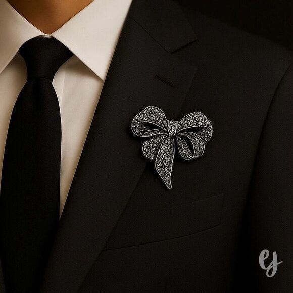 Men’s Bow Bro-Brooch - Marcasite Style Lapel Pin in Silver Tone Openwork - Picture 1 of 7